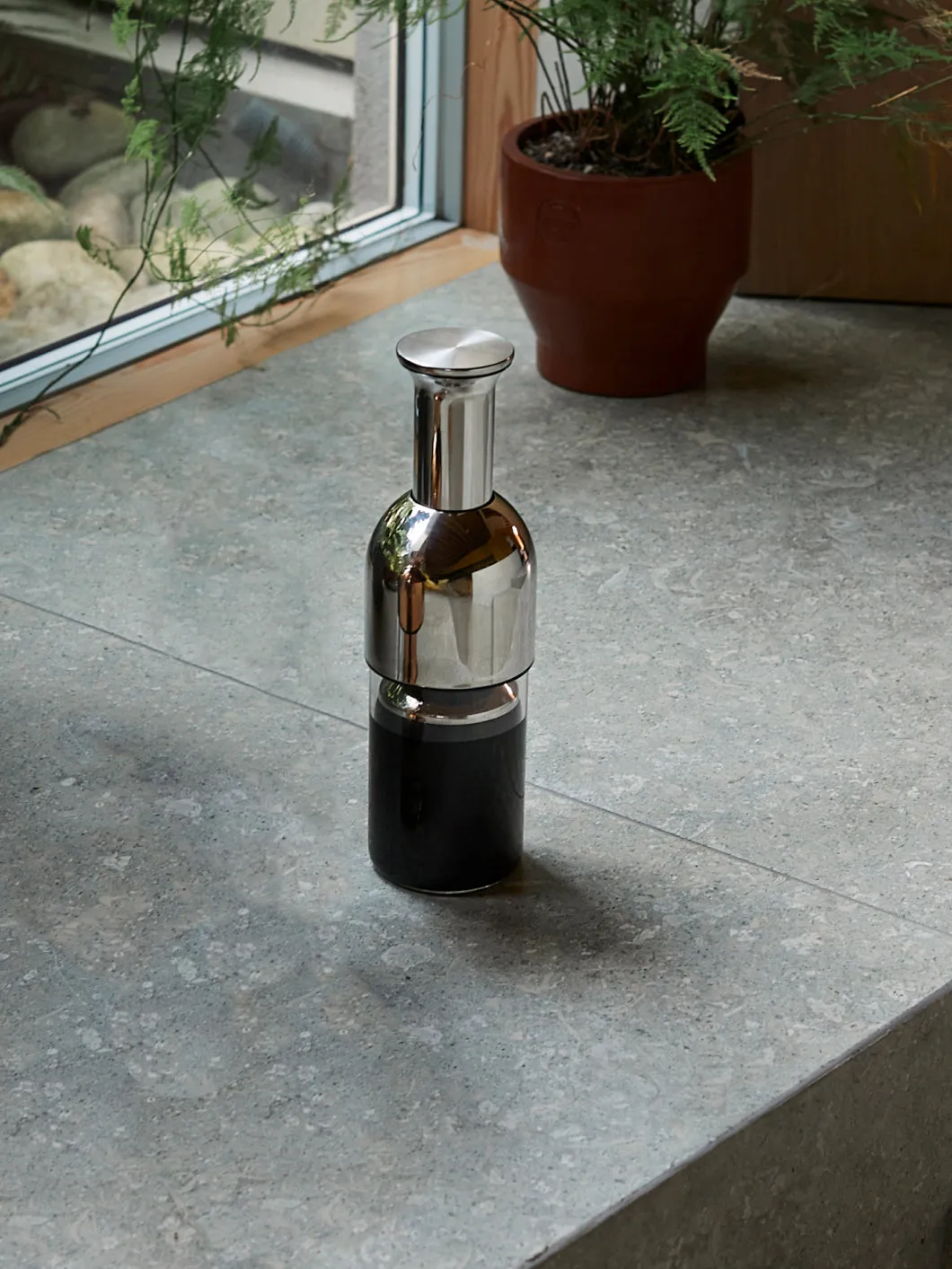 eto wine decanter in Stainless: mirror finish