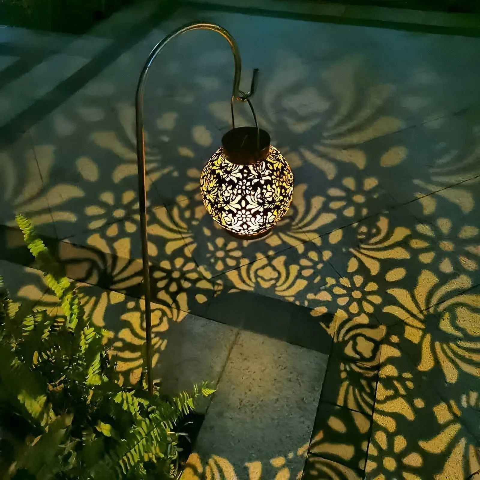 Hollow Elegance - Wasserdichte LED Solar Garten Pendelleuchte