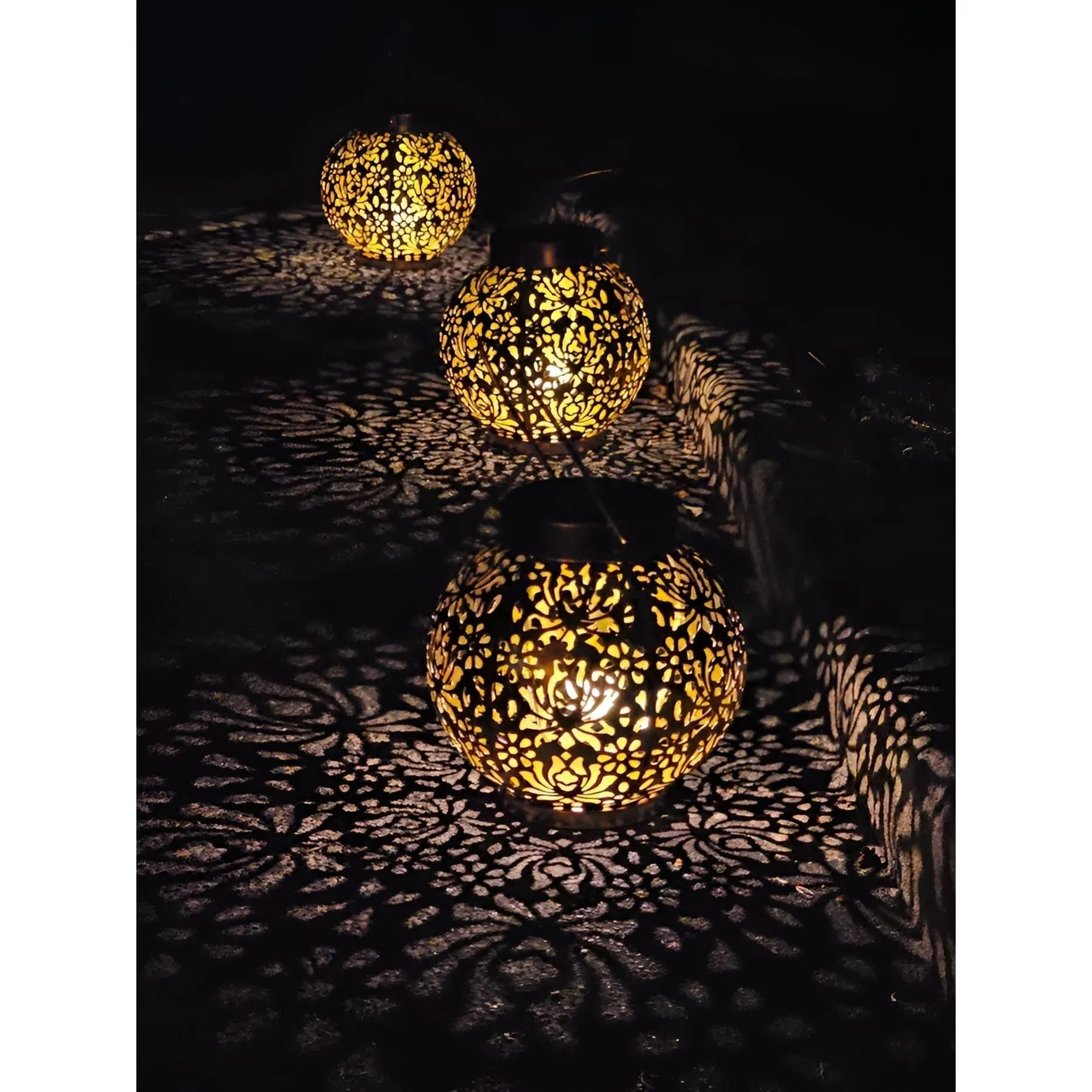 Hollow Elegance - Wasserdichte LED Solar Garten Pendelleuchte