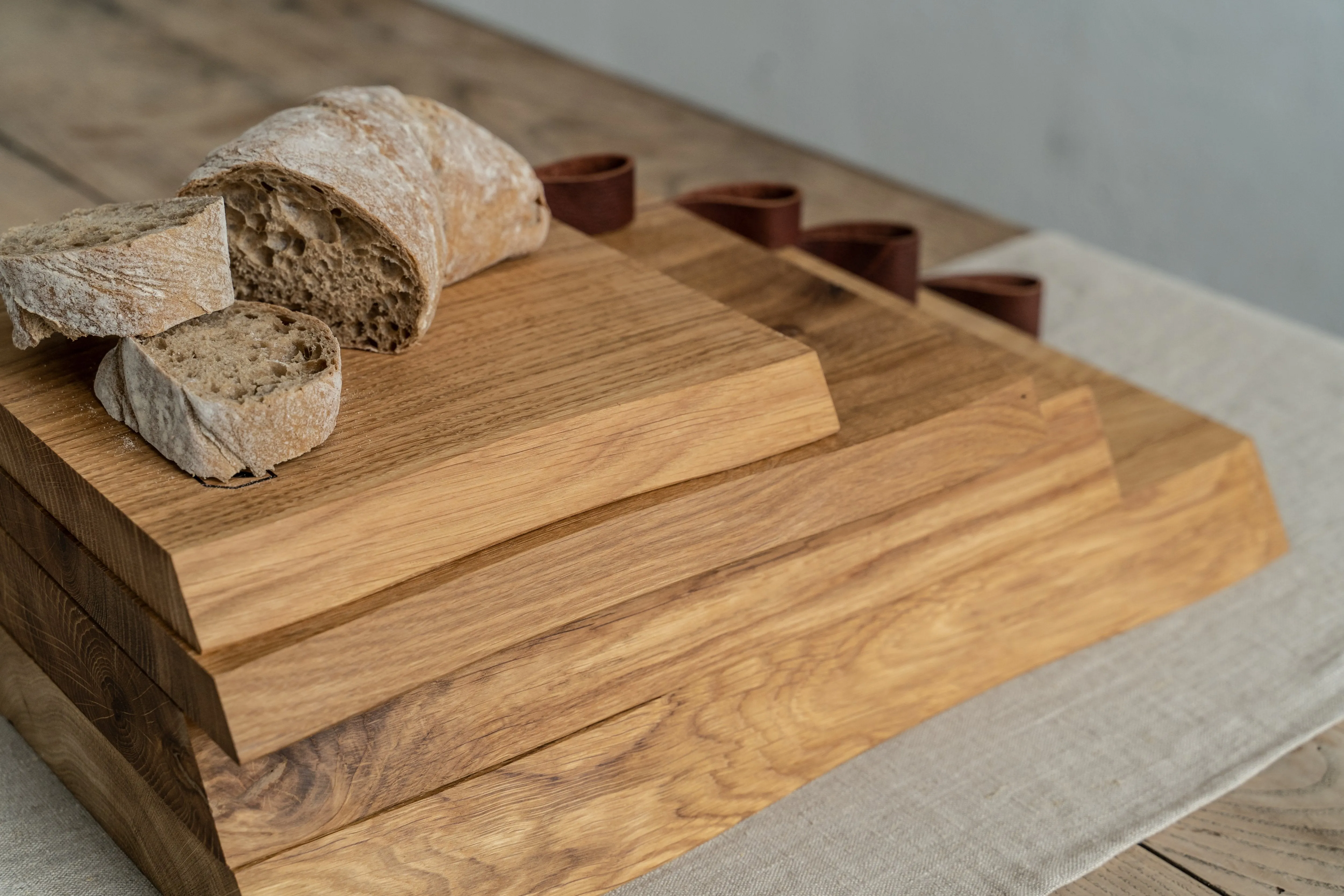 Mediea Small Oak Cutting Board